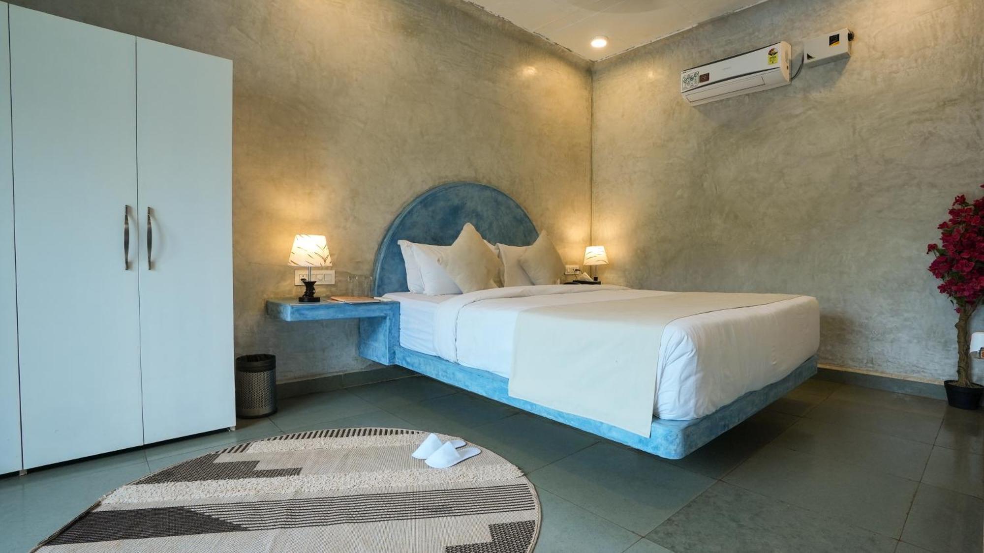 Whiteflower Resort Morjim Dış mekan fotoğraf